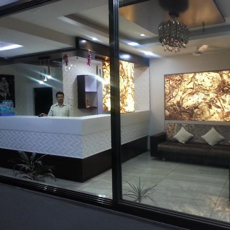Hotel Sai Suraj Park เชอร์ดี ภายนอก รูปภาพ