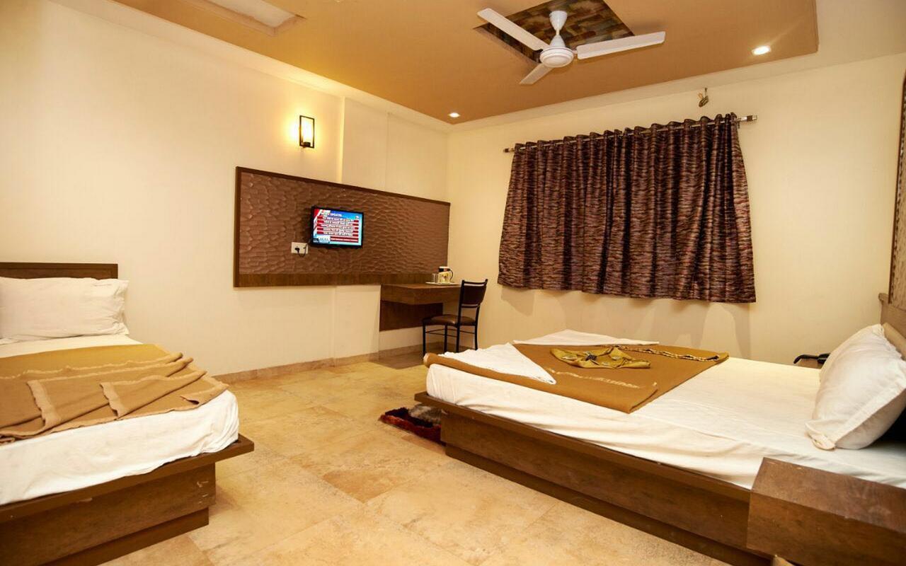Hotel Sai Suraj Park เชอร์ดี ภายนอก รูปภาพ
