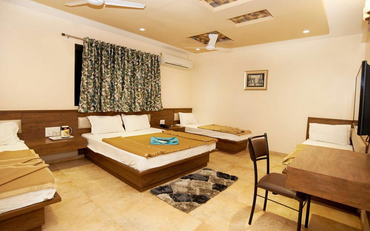 Hotel Sai Suraj Park เชอร์ดี ภายนอก รูปภาพ