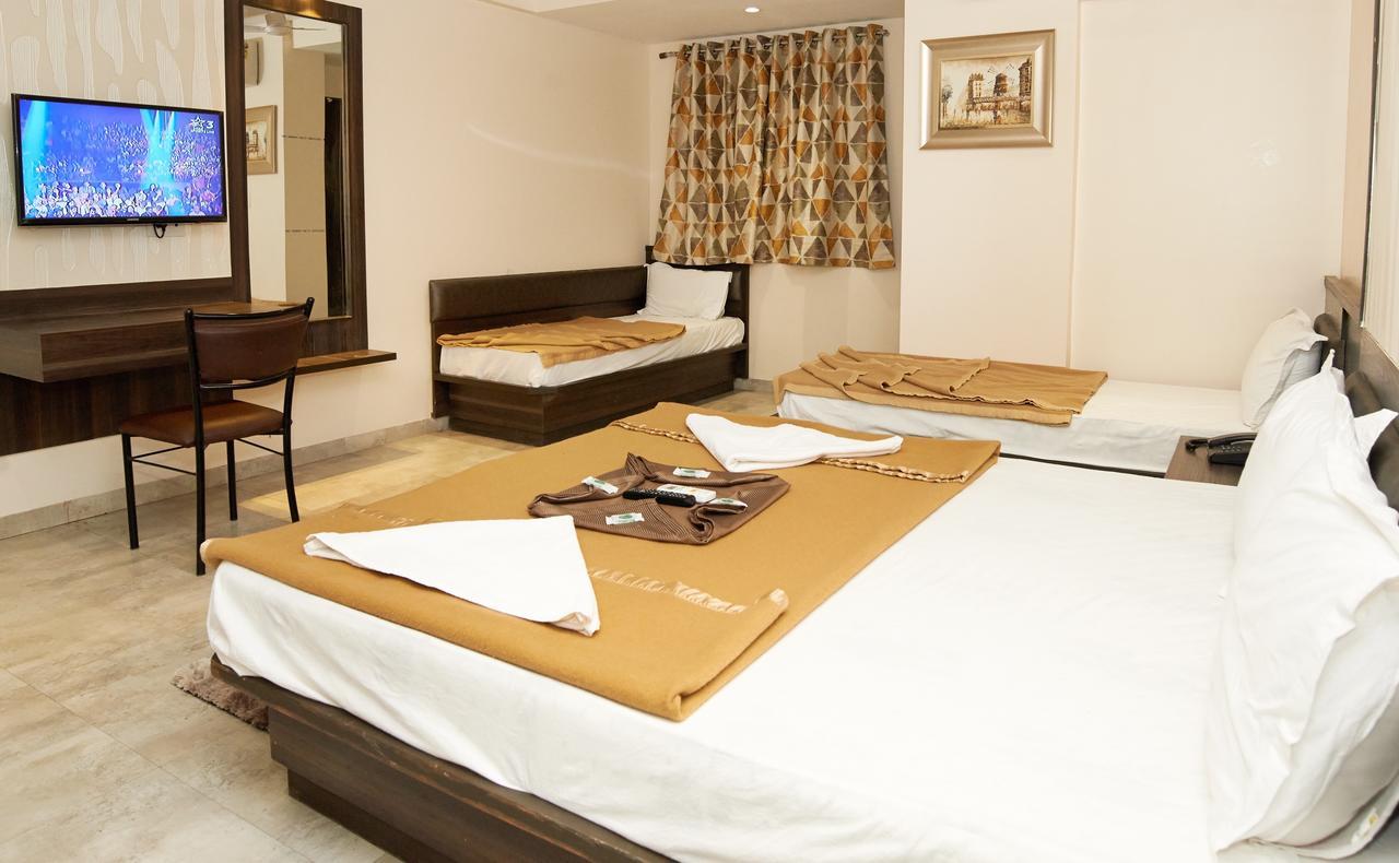 Hotel Sai Suraj Park เชอร์ดี ภายนอก รูปภาพ
