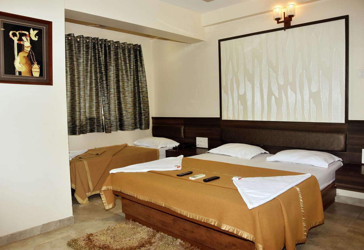 Hotel Sai Suraj Park เชอร์ดี ภายนอก รูปภาพ