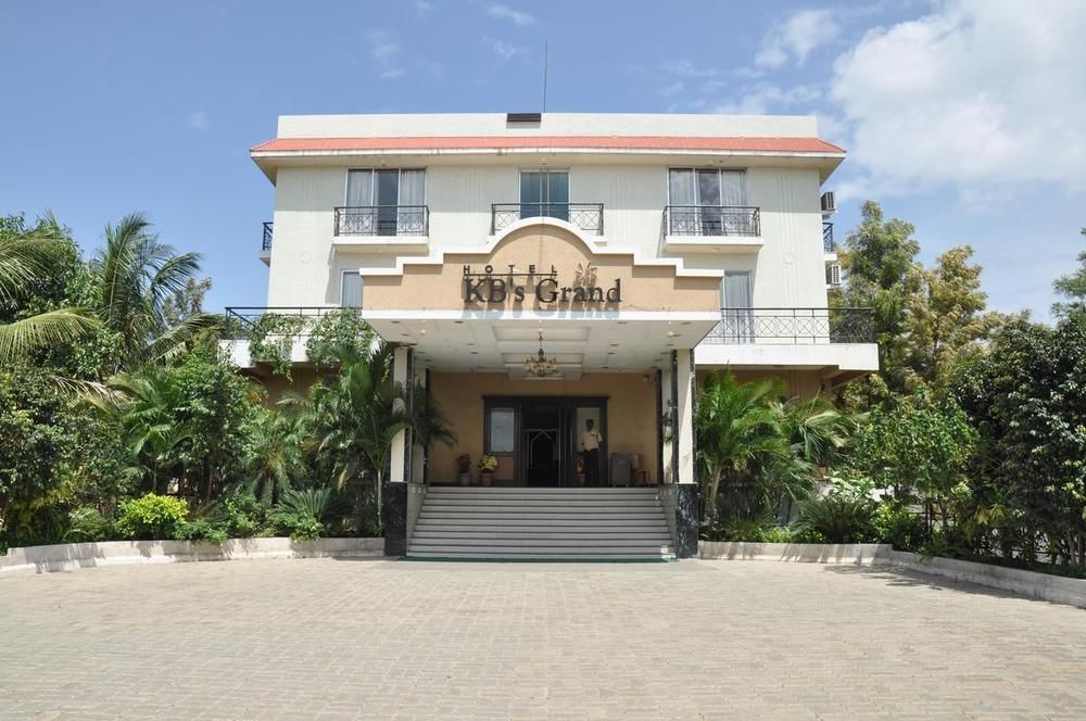 Hotel Sai Suraj Park เชอร์ดี ภายนอก รูปภาพ