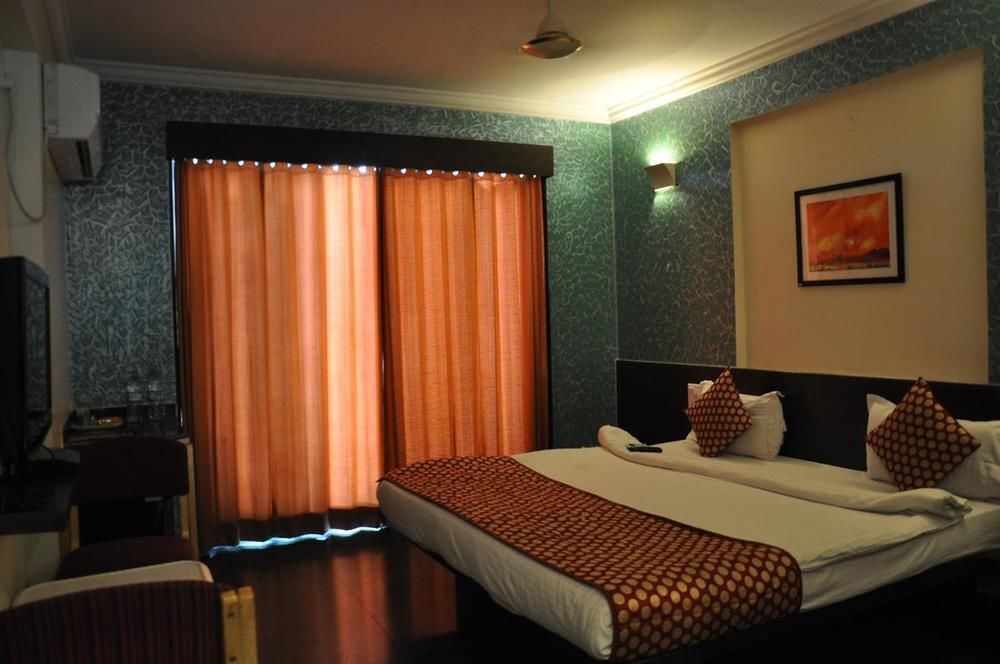 Hotel Sai Suraj Park เชอร์ดี ภายนอก รูปภาพ