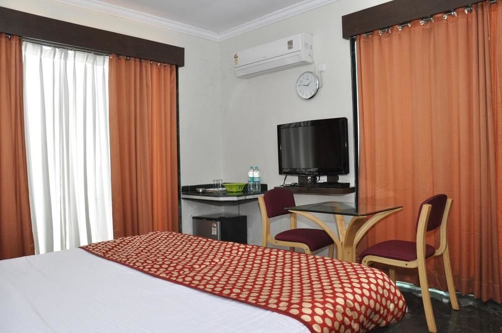 Hotel Sai Suraj Park เชอร์ดี ภายนอก รูปภาพ