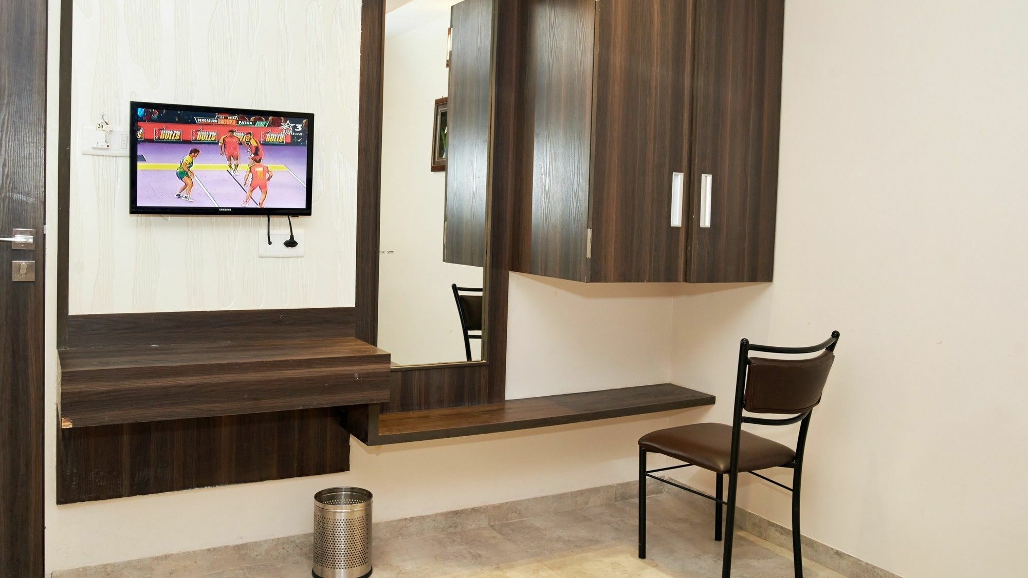 Hotel Sai Suraj Park เชอร์ดี ภายนอก รูปภาพ