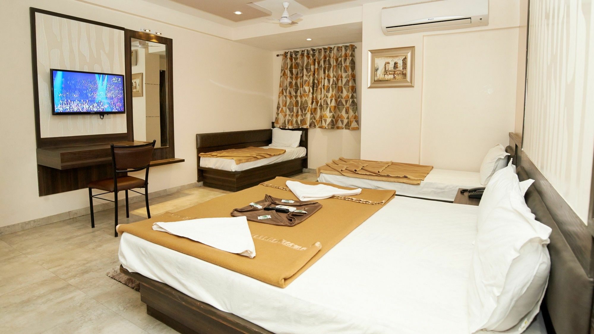 Hotel Sai Suraj Park เชอร์ดี ภายนอก รูปภาพ