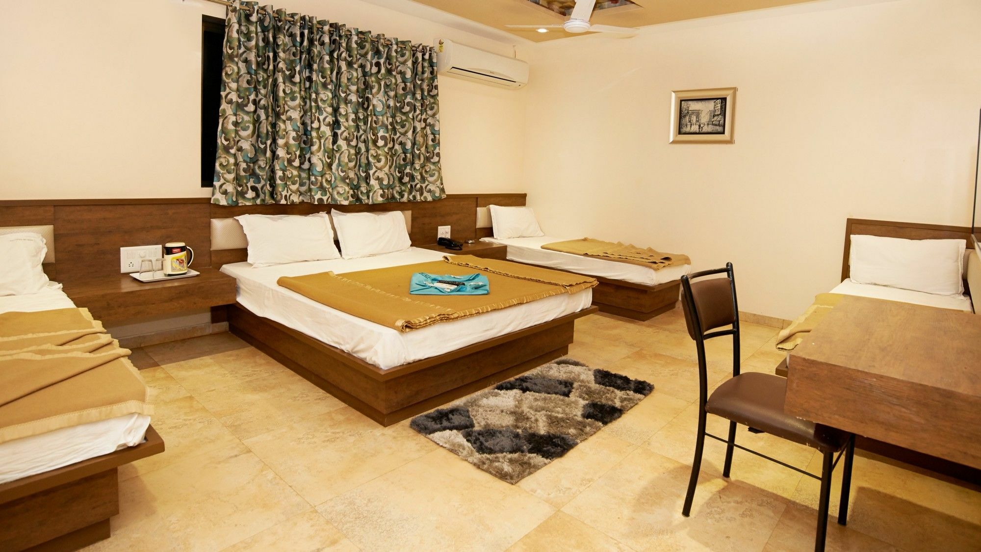 Hotel Sai Suraj Park เชอร์ดี ภายนอก รูปภาพ