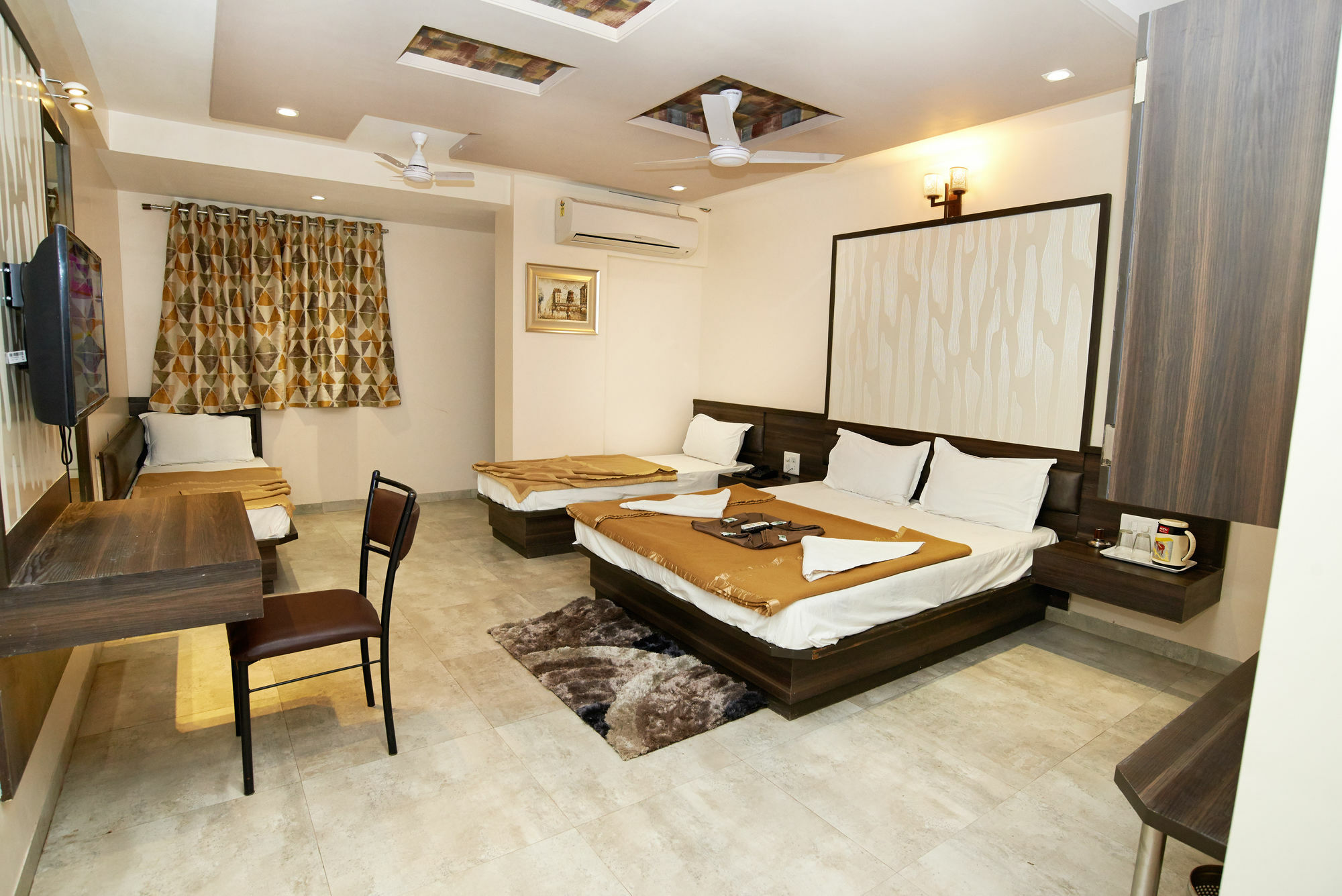 Hotel Sai Suraj Park เชอร์ดี ภายนอก รูปภาพ