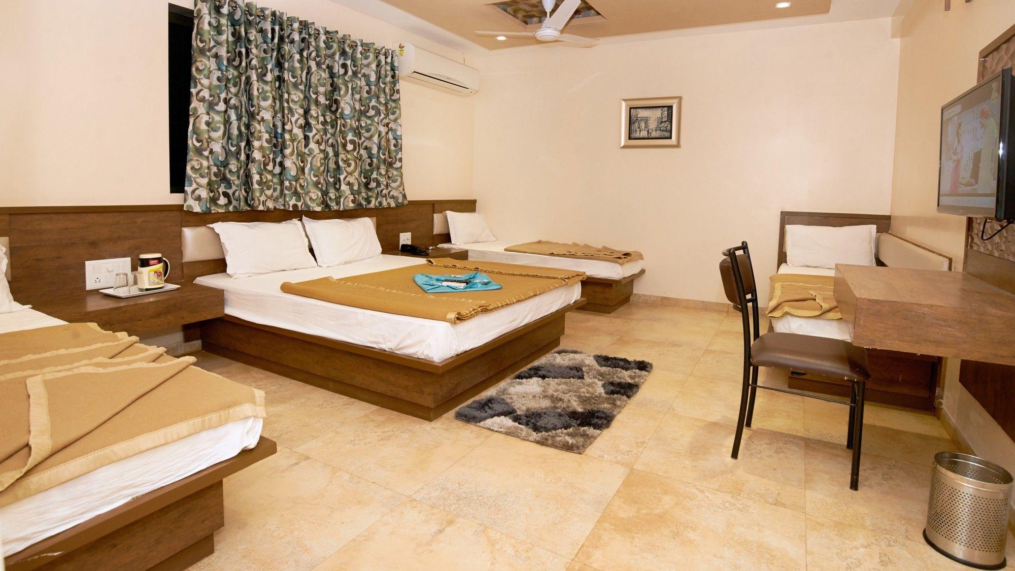 Hotel Sai Suraj Park เชอร์ดี ภายนอก รูปภาพ