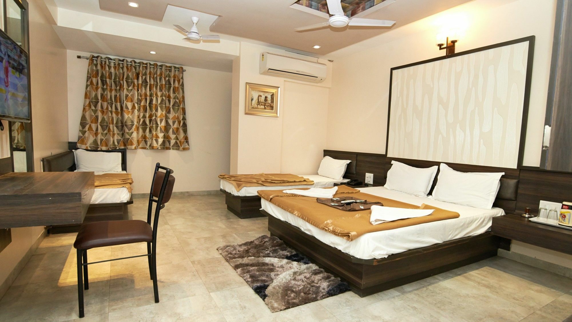 Hotel Sai Suraj Park เชอร์ดี ภายนอก รูปภาพ